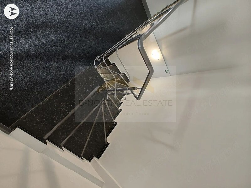 Vitan Spatiu de inchiriat 220 mp  Mall Vitan  Ideal birouri / cabinete / showroom